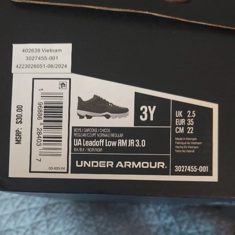 Under Armour Black Athletic Cleats - Picture 4 of 6